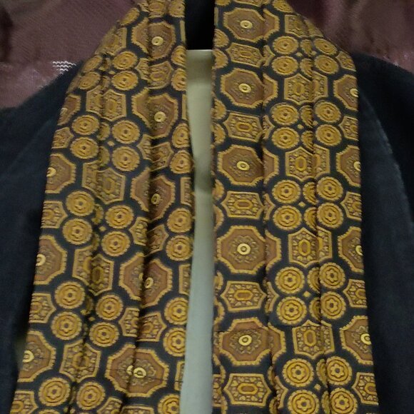 ❤️VINTAGE CHRISTIAN DIOR GOLD BLACK Silk Ascot Tie Scarf - Picture 3 of 7